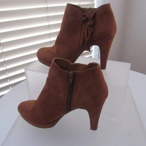 UNLISTED by Kenneth Cole Film Star Tassel Heel Ankle Booties Shoes Size 9 Wide - Picture 6 of 14
